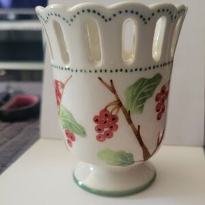 BUNDLE OFFER 3 STARRED ITEMS FOR ONLY $17...Andrea By Sadek White Ceramic Holder